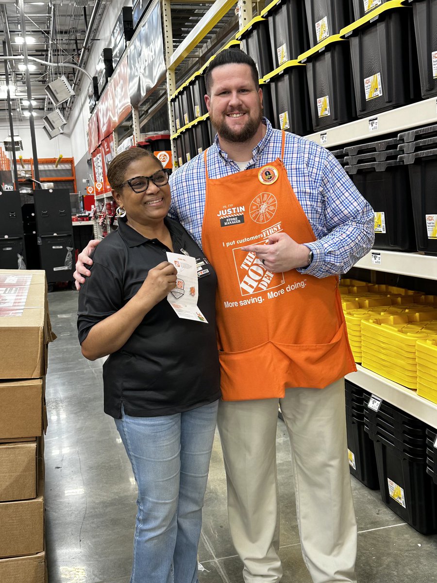 Congratulations to our amazing MET Sup Leo for earning her 1st Diamond Award!!! <a href="/chance_lowry/">Chance Lowry</a> <a href="/MejutoAllen/">Allen Mejuto</a> <a href="/TheLowerHeights/">The Lower Heights Home Depot</a>