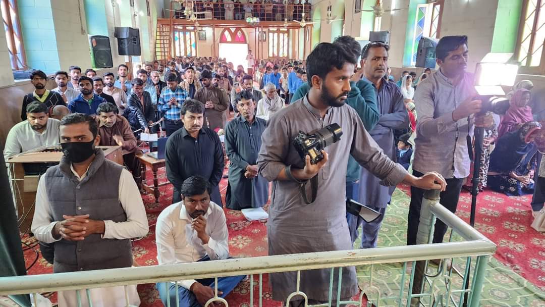 JaffarGeorgePPP's tweet photo. Faisalabad: Attended the 12th martydom anniversary of #ShahbazBhatti at his hometown KhushPur along with Chairman All Pakistan Minority Alliance  #DrPaulBhatti, Parliamentary Secretary MNA @NaveedJeeva. We pray for his soul &amp; also paid visit on his graveyard. @BBhuttoZardari https://t.co/TrNYQbMcXe