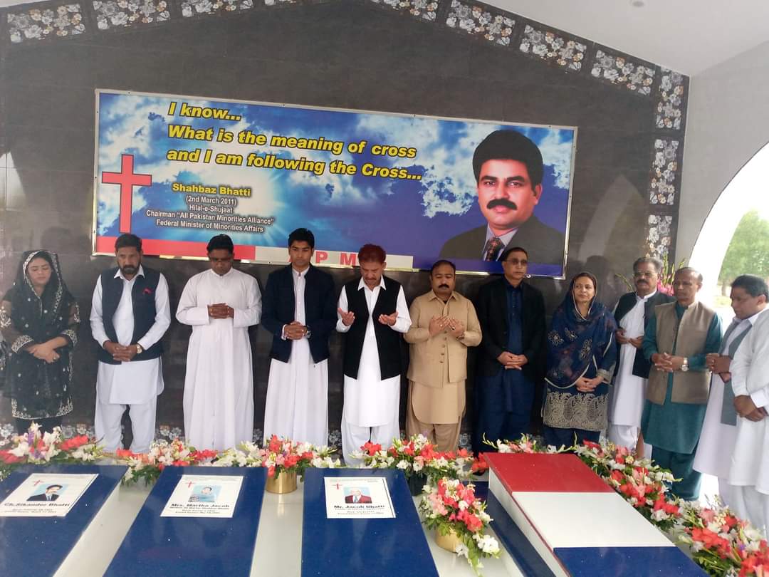 JaffarGeorgePPP's tweet photo. Faisalabad: Attended the 12th martydom anniversary of #ShahbazBhatti at his hometown KhushPur along with Chairman All Pakistan Minority Alliance  #DrPaulBhatti, Parliamentary Secretary MNA @NaveedJeeva. We pray for his soul &amp; also paid visit on his graveyard. @BBhuttoZardari https://t.co/TrNYQbMcXe
