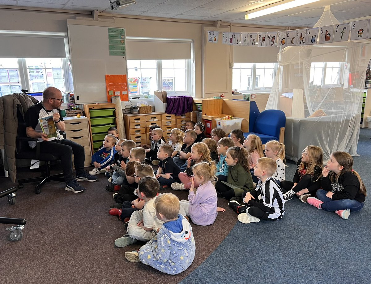bspsofficial's tweet photo. Thank you to our special guest readers who came to share their favourite stories with us today for @WorldBookDayUK #bsps #bspsreception #bspsenglish #bspsreading https://t.co/r2kt1StXBn