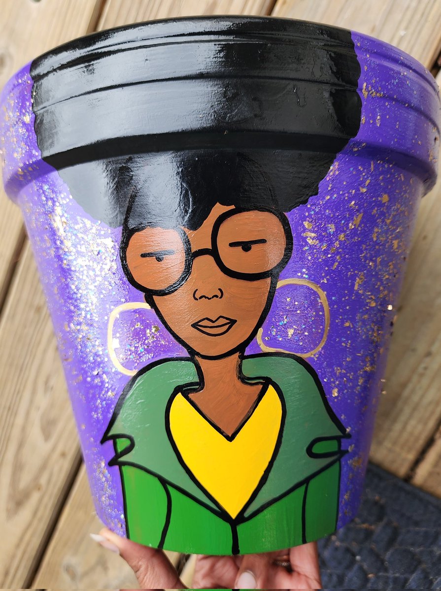 CalmPsyChole's tweet photo. My little cousin is a Daria fan and wanted me to make her a pot... 
A few line touches and she'll be done! 💃🏾
#ImCrafty https://t.co/gCS1KQUNVH