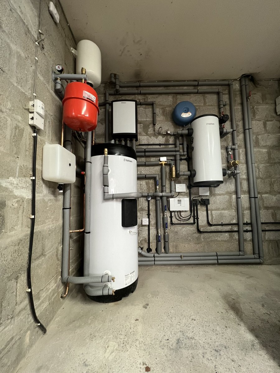 stuartwattphltd's tweet photo. New arotherm plus installed recently along with some chunky column rads. Pleased with the working total of 4.3 over the last two weeks. Still some bits to finish up but nearly there. https://t.co/Dj3lpli0S9