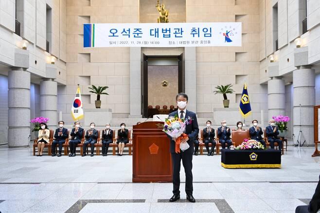 newsgongjang's tweet image. 800원 횡령 버스기사 해고 판사 근황