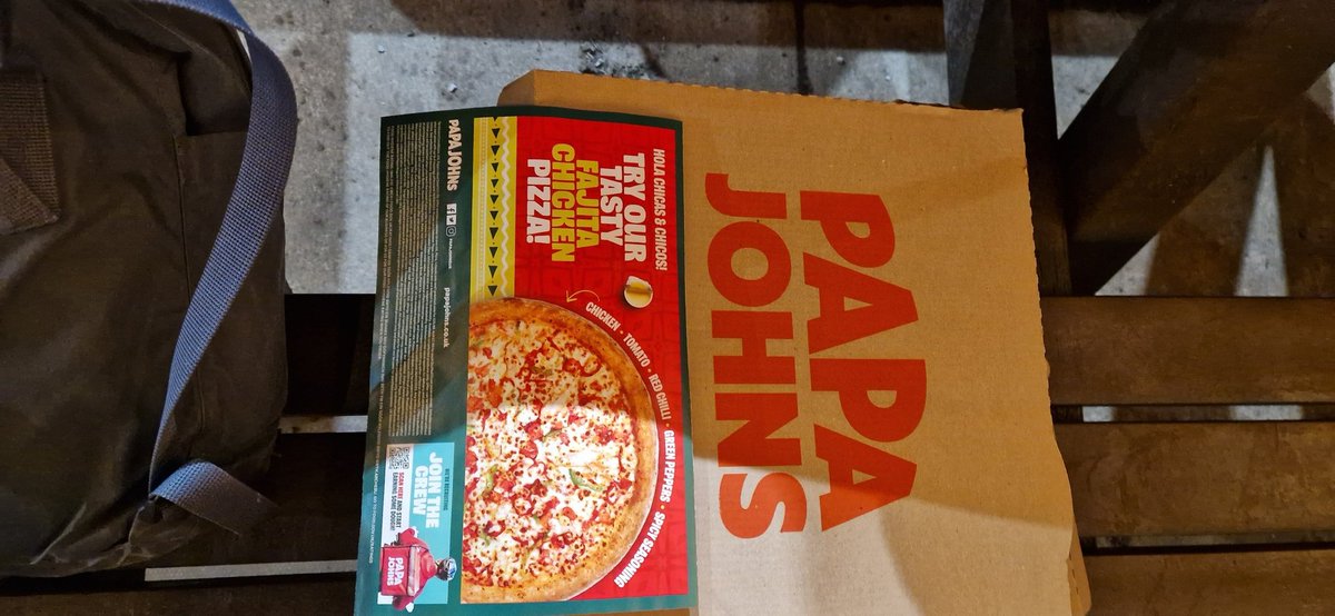 CawleyAj's tweet photo. Great evenings training @TraffordMv for our under 11's followed by pizza from @PapaJohnsUK #earnit #bestclubintheworld https://t.co/ZGXpapDyGj