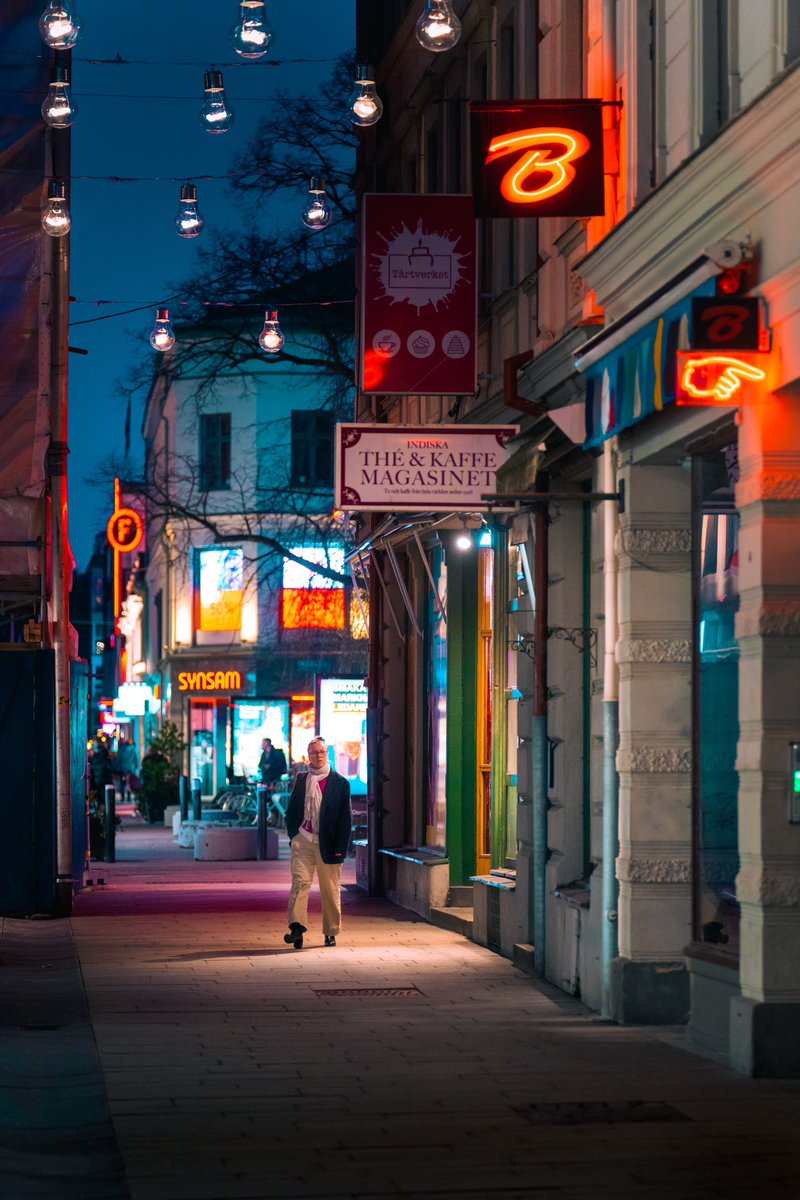 regalstudiosab's tweet photo. Bathed in light
#neonlight #lightsatnight #strutting #mycityatnight #colourfullife #lightseverywhere #sonyalpha #streetphotography #gothenburg https://t.co/70gVtdQ1RR