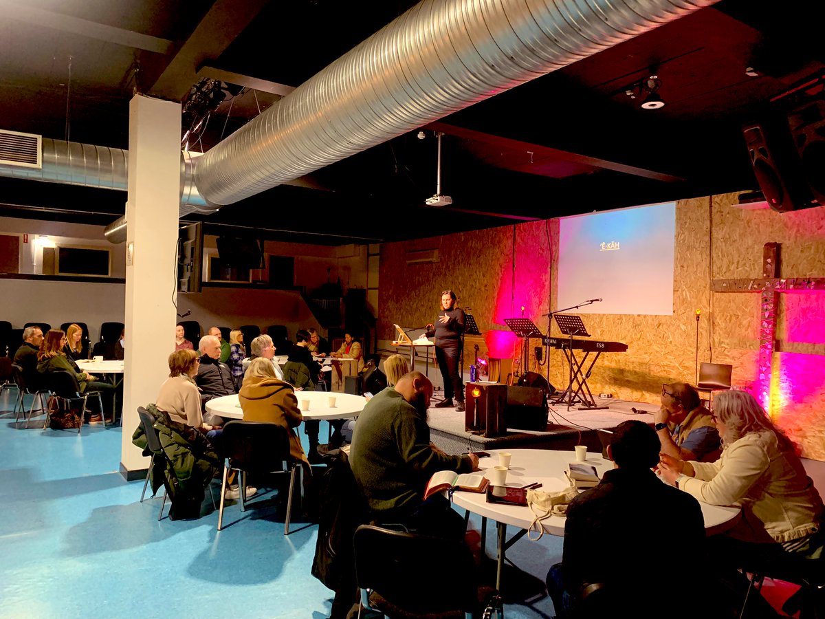 vineyarddgn's tweet photo. Explore Night at @vineyarddgn. @LynneArcher taken us through the book of Lamentations. 
A learning room with hungry people. https://t.co/TERaSy8Aix