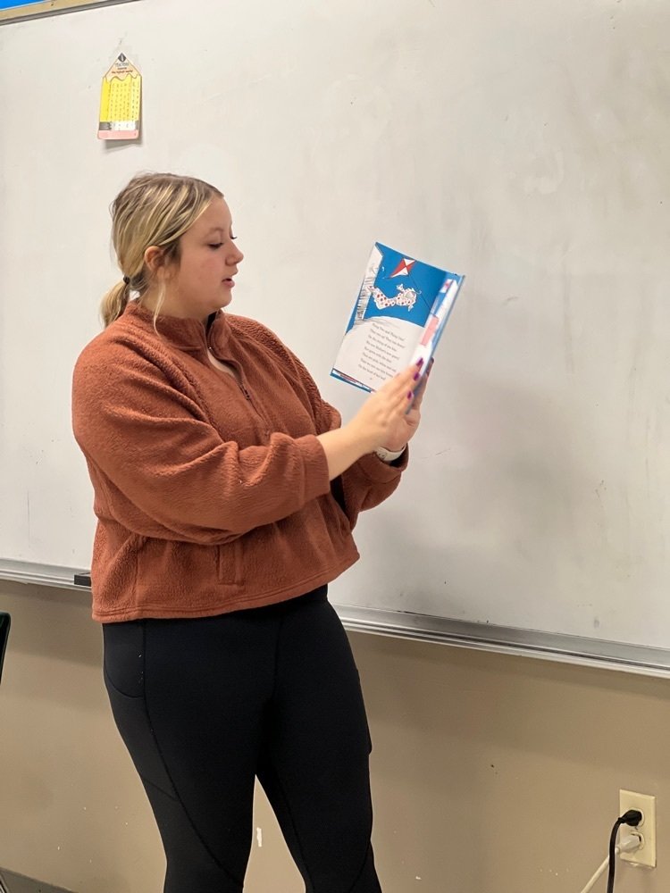 GR8Day2BaPirate's tweet photo. These brave high schoolers read to our middle school pirates today. #ReadAcrossAmerica #Gr8Day2BaPirate #ReadEveryNight https://t.co/jlyLuMw4DA