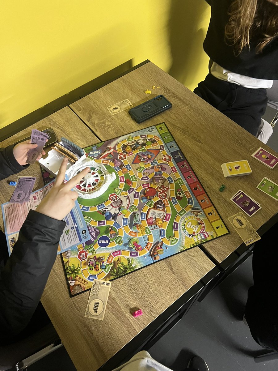 GYT_Lauren's tweet photo. Very funny streetlights drop in tonight! One group watched frozen and the others played the game of life!
Got to love a Thursday night!
#positiveengagement #Thursdaydropin https://t.co/vL4HXAvYoa