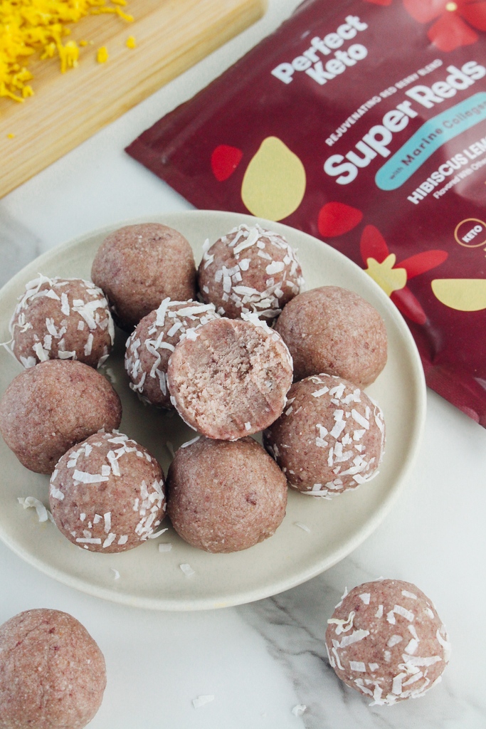 perfectketones's tweet image. Super Reds isn't just for sippin'! Amp up your snack game and boost your antioxidant intake with these easy, #nobake Hibiscus Lemonade Coconut Bites.🌺🍋

They're grain-free, gluten-free, full of #healthyfats, and have #noaddedsugar.

Recipe👇
instagram.com/perfectketo