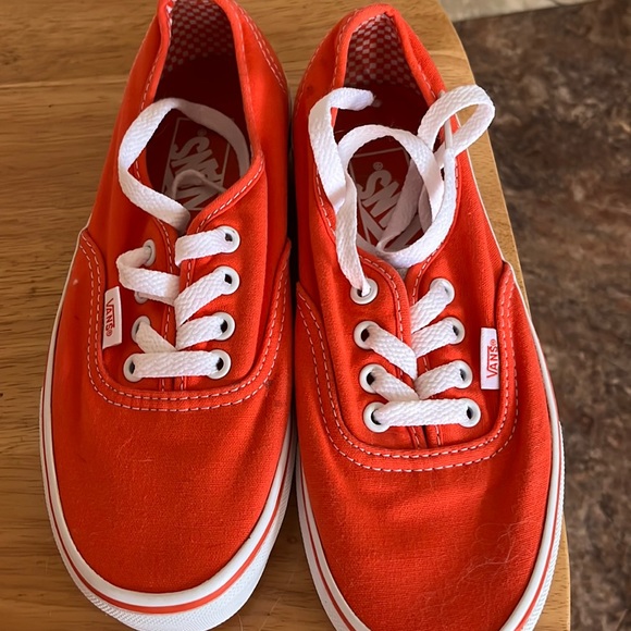 bevfranklin3's tweet photo. So good I had to share! Check out all the items I'm loving on @Poshmarkapp #poshmark #fashion #style #shopmycloset #vans #katespade #athleticworks: https://t.co/oHQo9bwi9R https://t.co/tQhvLrziGh