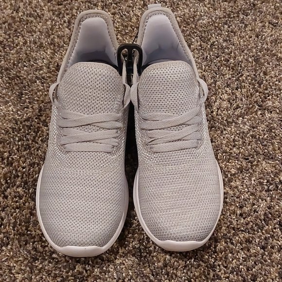 bevfranklin3's tweet photo. So good I had to share! Check out all the items I'm loving on @Poshmarkapp #poshmark #fashion #style #shopmycloset #vans #katespade #athleticworks: https://t.co/oHQo9bwi9R https://t.co/tQhvLrziGh