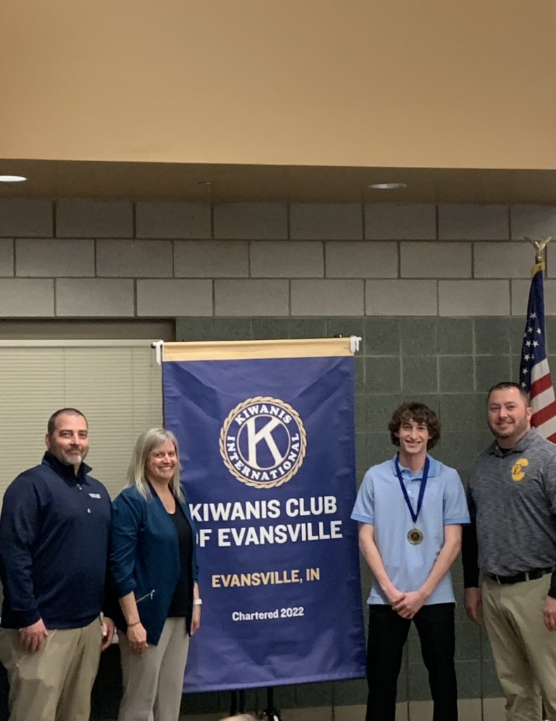Congratulations to Noah Richie <a href="/NoahRichie17/">Noah Richie</a> on winning this years Kiwanis Award for Boys Basketball. #BearPride