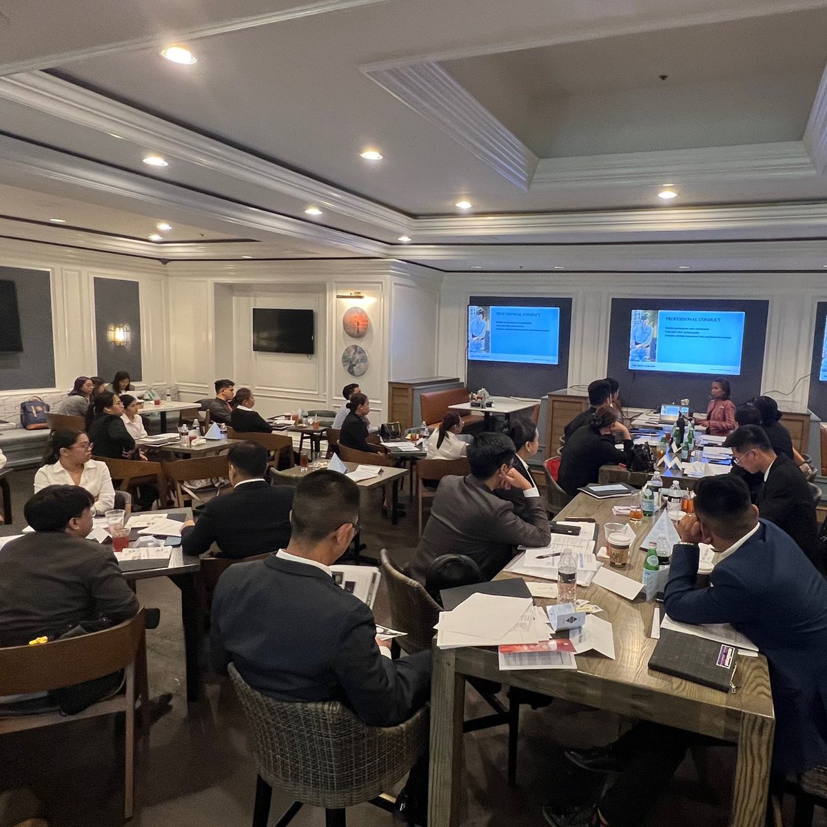 AllianceAbroad's tweet photo. 👏 Sending a very warm welcome to our 34 new Intern & Trainee program participants from the Philippines, who start their orientation at the wonderful Ritz Carlton Amelia Island resort. Welcome to the USA!
#MyNextAdventure #AllianceAbroad #ExchangeOurWorld https://t.co/bZzoOlfaeE