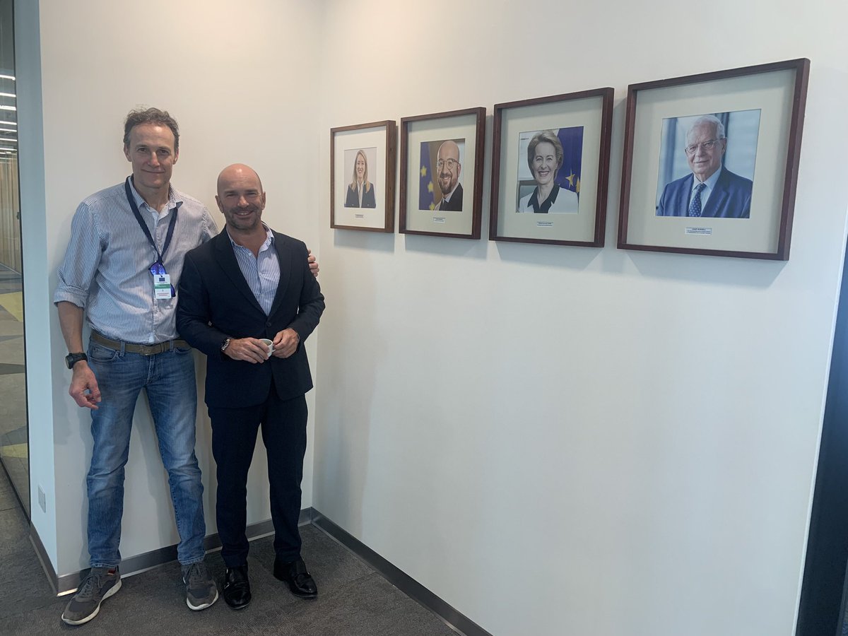 En la <a href="/UEenARG/">Unión Europea en Argentina</a> con mi amigo <a href="/AmadorSanchezUE/">Amador Sánchez Rico</a> deseándole mucho éxito en la víspera de las negociaciones del acuerdo de asociación #Ue #mercosur <a href="/eu_eeas/">European External Action Service - EEAS 🇪🇺</a> junto a @EP_TRADE <a href="/EP_President/">Roberta Metsola</a>