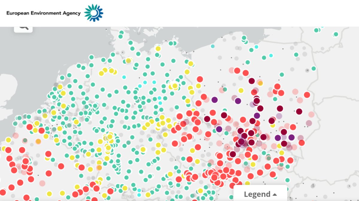 TomaszBorejza's tweet photo. Krążyła ostatnio po Twitterze dezinf. mówiąca, że smog w 🇵🇱 wygląda na większy niż w 🇩🇪 tylko dlatego, że @Airly ma tam mało punktów pomiarowych. Ma ich mało, ale sieć Europejskiej Agencji Środowiska ma ich więcej. Powietrzna mapa EEA wygląda teraz jak 👇. Fiolet kończy skalę. https://t.co/zzb20kX7Xx