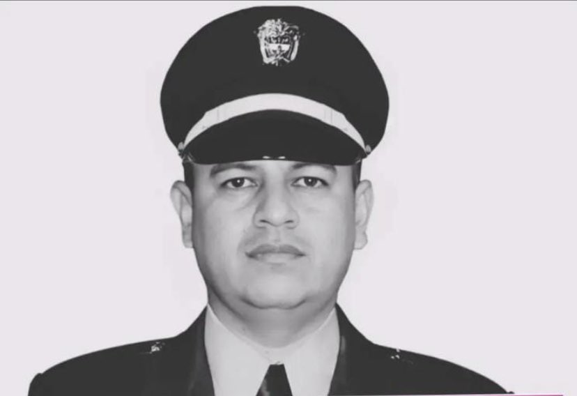hectordchaparro's tweet photo. Muy grave la situación en San Vicente del Caguán. Tomar vias de hecho y atentar contra la vida de otros no soluciona nada. 

Nos duele profundamente el fallecimiento del subintendente boyacense Ricardo Monroy en medio de los enfrentamientos. 

Solidaridad con su familia.🙏 https://t.co/1zAVYY8Lh7