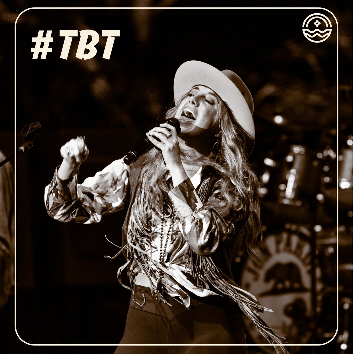 WhitewaterRocks's tweet photo. Throwback Thursday with @laineywilson

Did y'all see her last April 14, 15, or 16? She's awesome!  

#tbt #womenshistorymonth #nbtx
📸 @christinafedd https://t.co/MD573olJF7