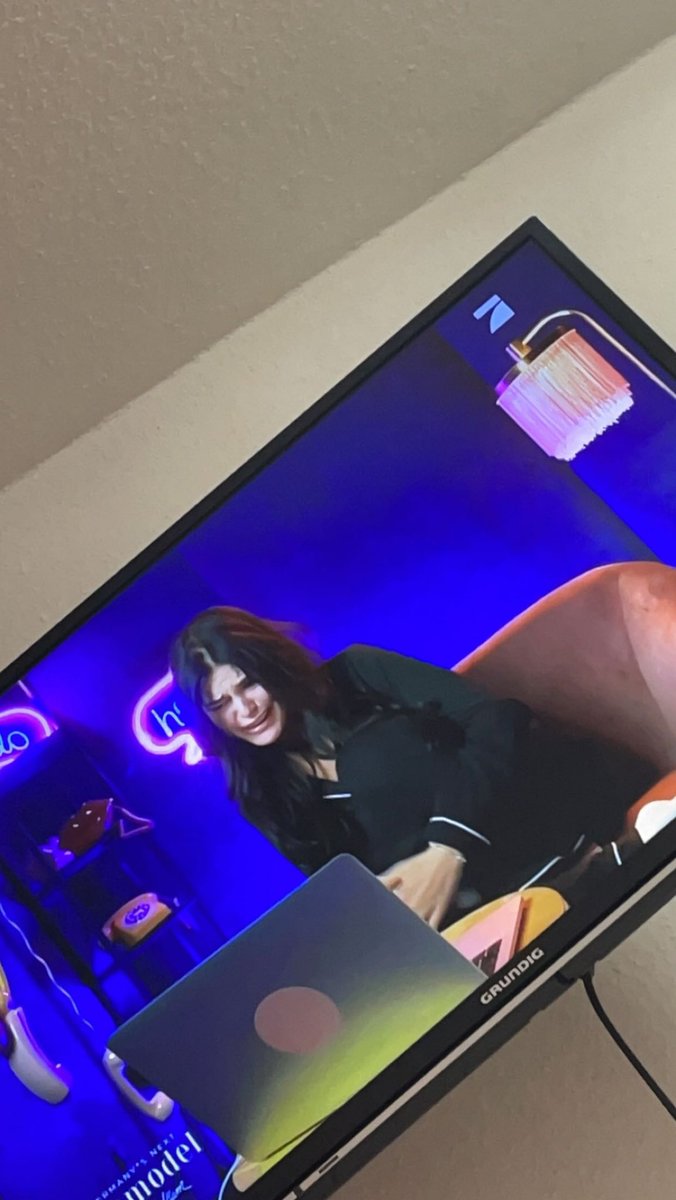 Curly_N02's tweet photo. Sarah wieder kompletter Nervenzusammenbruch #gntm2023 #GNTM https://t.co/409viJTaAu