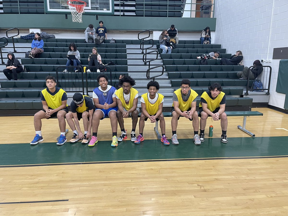 TFed88's tweet photo. March Madness in Personal Fitness! All classes competed in the Final Four All Star Tournament. Check out this great group! Team Feden-1 for the win! https://t.co/sv48O5RH3H
