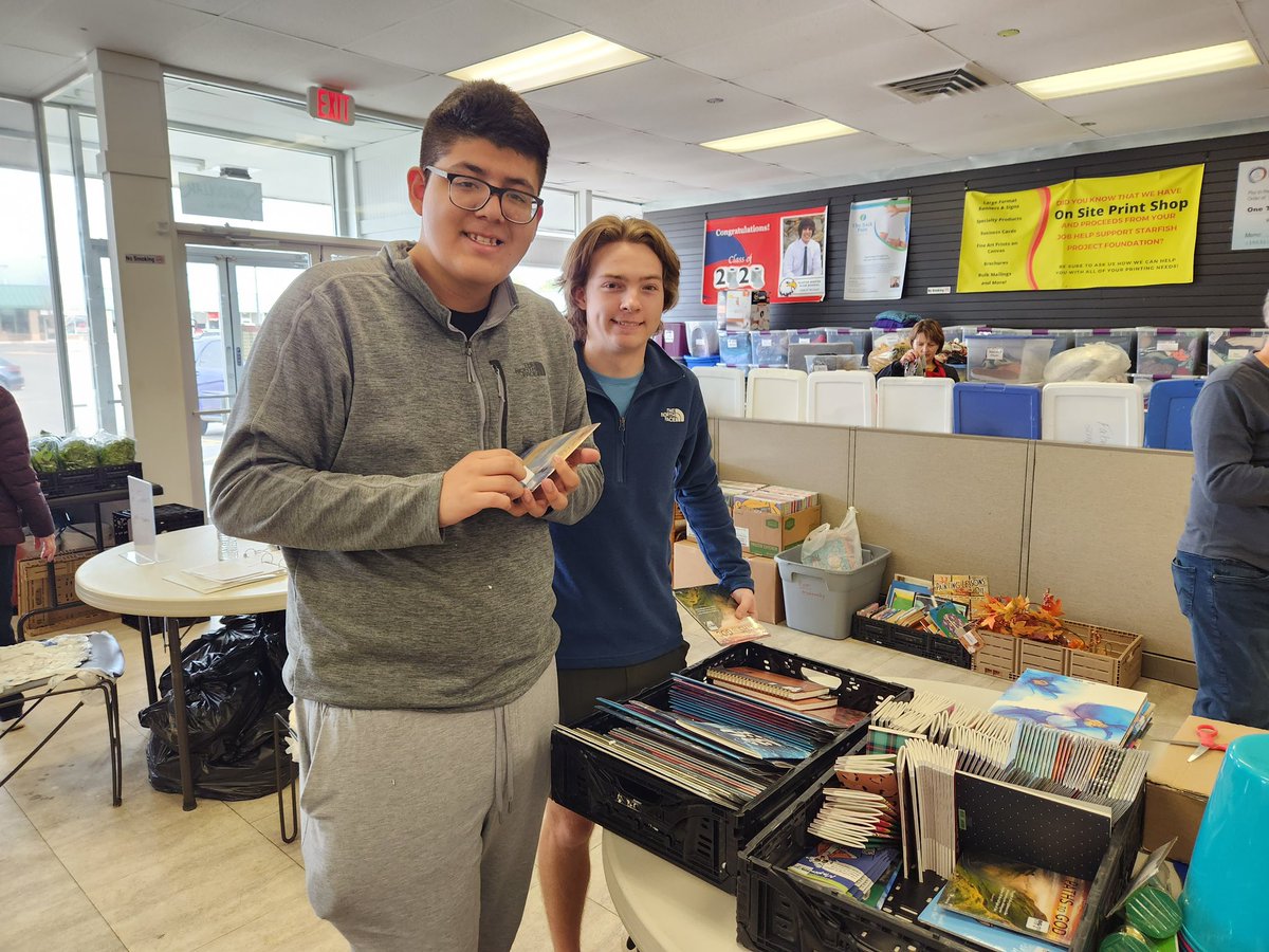 ONWIPS's tweet photo. Our Junior/Senior IPS class went volunteered for the at the Starfish Project today! They put together snack bags for schools, stocked a small grocery store that is open to the community for those in need, and created mats for people that are currently homeless. 

Amazing Ravens! https://t.co/vtpL51oEVf