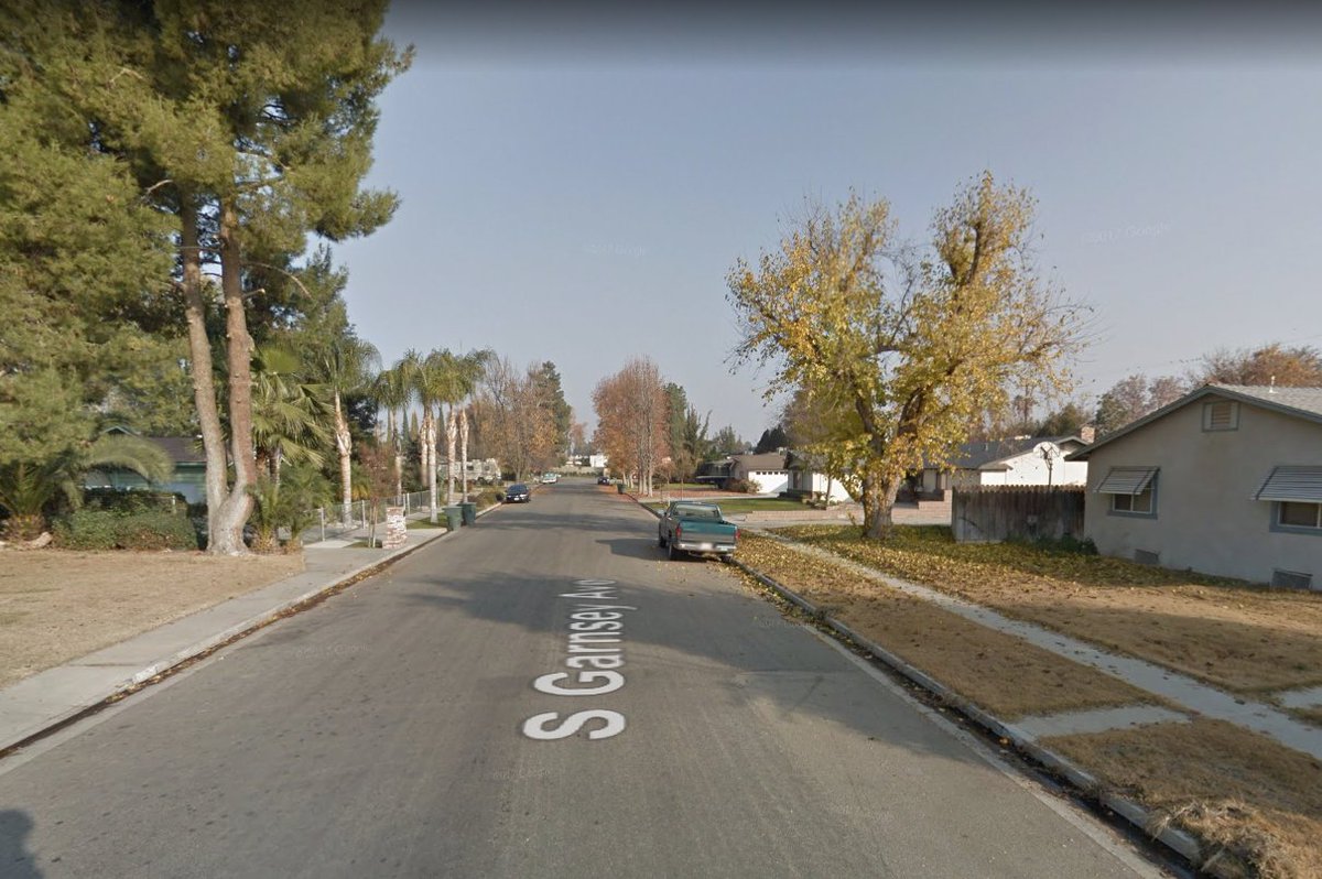 the_transit_guy's tweet photo. So, the environmental review that believes student housing projects should be reviewed for "social noise" had no problem destroying this neighborhood for a new highway? (2011 to 2022, Bakersfield) https://t.co/Hvl0ZZZf08