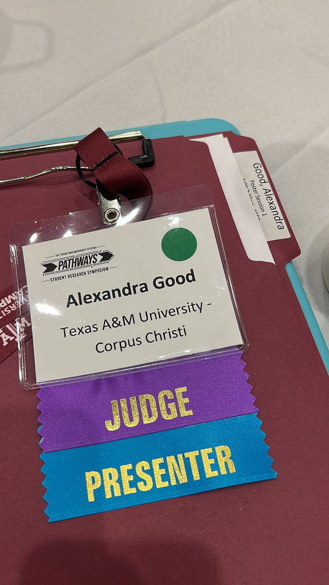 sciencegal_al's tweet photo. First time judging posters at @AggiesByTheSea for #TAMUSPathways So impressed by the knowledge &amp; science communication from the undergraduate researchers, the future is bright 👏🏻🌟 https://t.co/22ev39C2kp