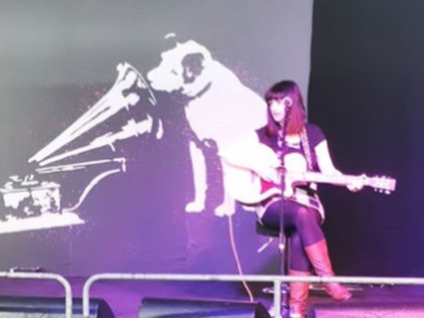 SheBeatMusic's tweet image. #TBT to my #IWD2020 #womeninmusic show @hmvVault in Brum 🙌 Join me &amp;amp; @MallyHSmith &amp;amp; @SayRARGH this Saturday (March 4th) ahead of #IWD2023 at @hmv_PrincesSt @hmvtweets  #Edinburgh from 4pm 🎶✨💃 #ThrowbackThursday #SupportRecordStores #SupportLocalMusic