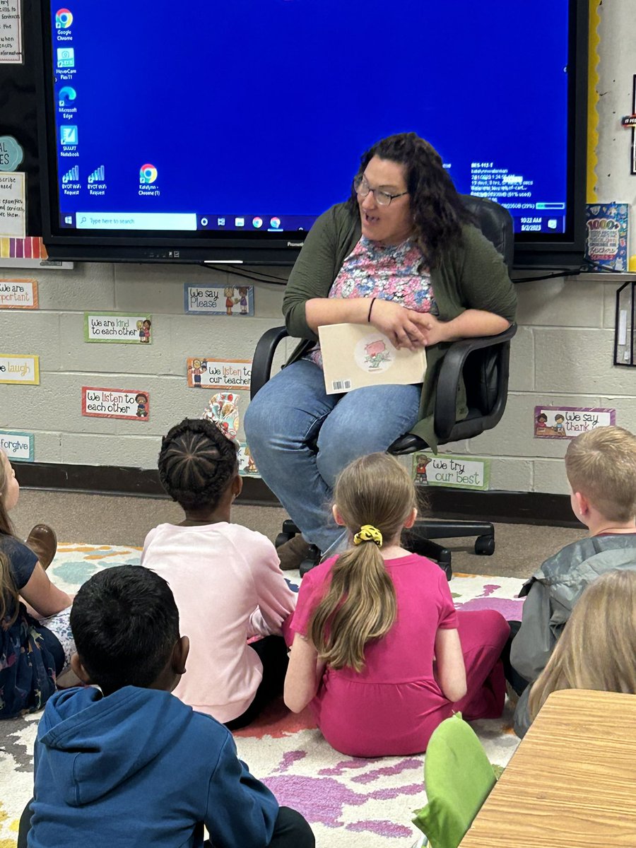 MrsSmithKinders's tweet photo. Partnering with the “big kid” school makes Read Across America a little more special. Thank you @bunnhs for sharing your students today. @BunnElementary @FCSchoolsNC https://t.co/DEAZ39mUBg