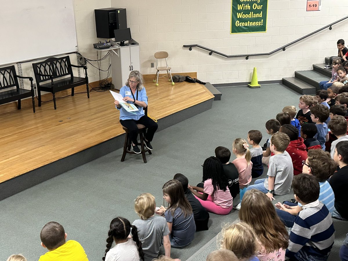 ChrisSimerly12's tweet photo. @Woodland_JCS First Grade Students loved @kathybrucehall books for Read Across America today! Thank you so much for taking the time to visit us! 🦅 @jcityTNschools #ReadAcrossAmerica2023 https://t.co/D51UDOn7GF