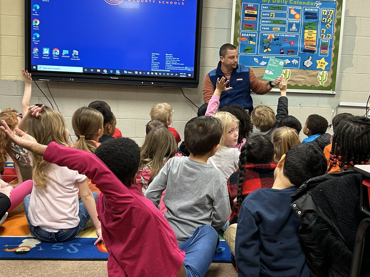 MrsSmithKinders's tweet photo. We had some special guest readers this morning. Thank you @FCSchoolsNC Central Office for continuing to put children first! @BunnElementary @rhondaschuhler https://t.co/yeudzdLE9g