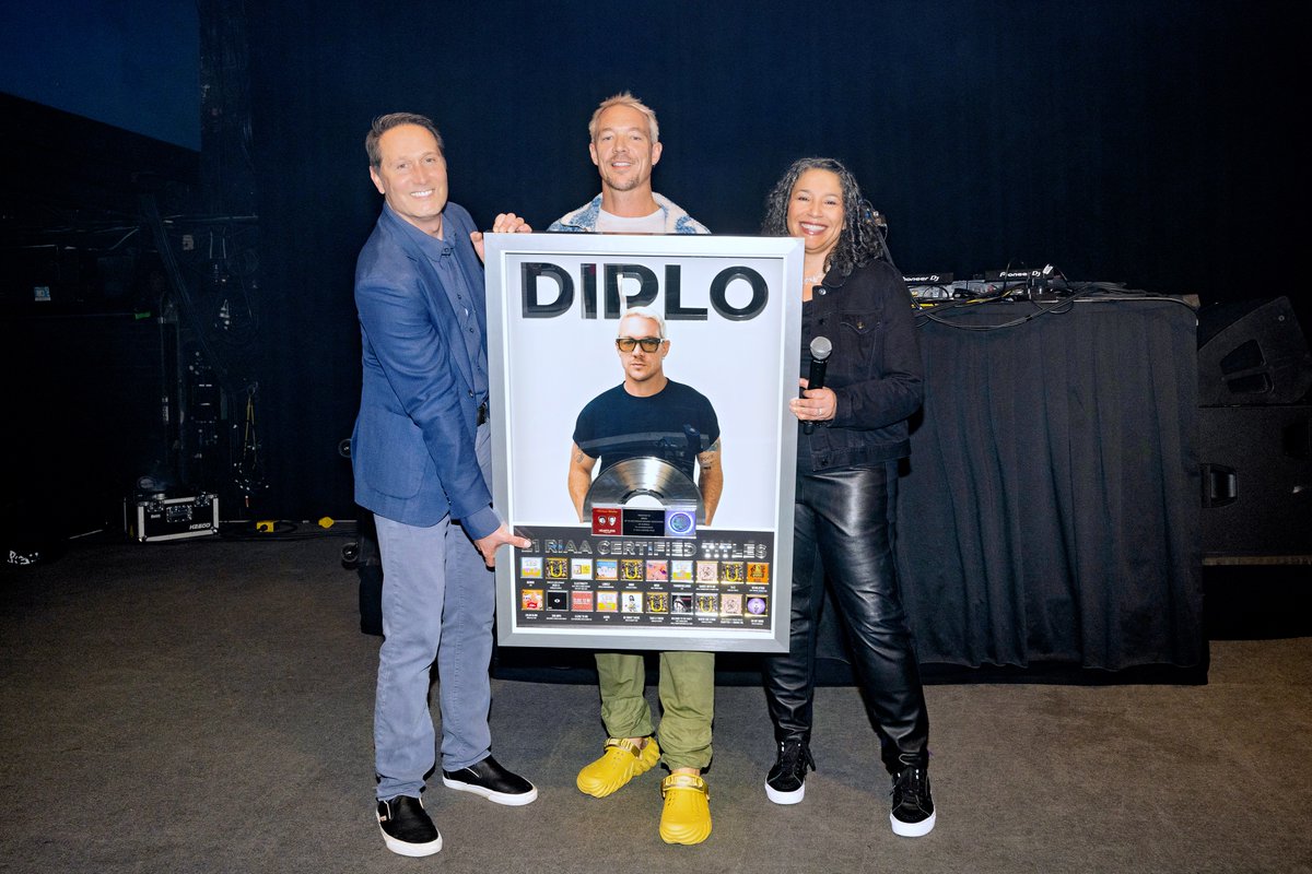 RIAA's tweet photo. .@diplo brought the energy last night for 
@musiciansoncall ! 🪅 🙌🏻 Special thanks to those who supported the healing power of music 
@spotify @AlibabaGroup @NBCUniversal @Oracle
@NMPAorg @SoundExchange @RELXHQ https://t.co/WfyV9BPDpv