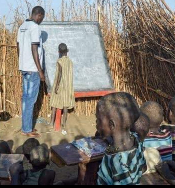 Louise94622028's tweet photo. This is horrible Children have to learn like this. #savetheeducation #Ugandaissuffering @USAGov @UN @BBCWorld @cnni https://t.co/4BJEuuzJEm