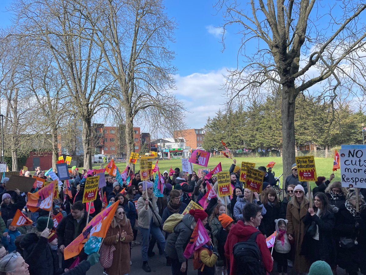 edharlowNEU's tweet photo. Immensely proud of Haringey NEU members taking action today. A brilliant march up Wood Green high road and a fantastic rally. Massive parental and community support. The government must act now. #PayUp #SaveOurSchools @NEUnion https://t.co/cymGH2DEar