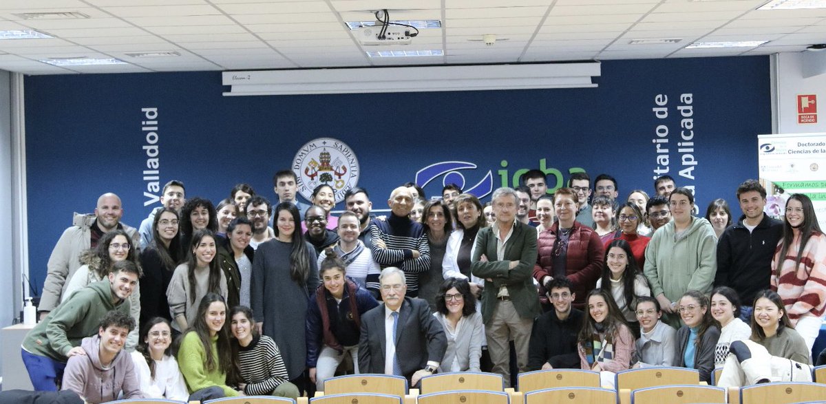 jcpastorj's tweet photo. #IOBA_UVa Uno de los seminarios mas "impactantes" de todos los tiempos. Como comunicar "malas noticias" a los pacientes sin aumentarles la angustia. No somos solo técnicos, somo personas que intentan ayudar a personas enfermas. El médico debe implicarse, no se puede ser neutro https://t.co/0TmTGjCRiy