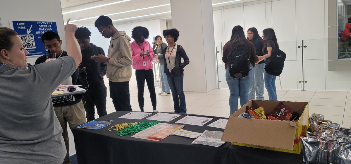 Juniors are GEARing UP for senior year in the College &amp; Career Center today! <a href="/ECHS_SheldonISD/">Sheldon ECHS</a> <a href="/SheldonISD/">Sheldon ISD</a> <a href="/KingHSPanthers/">CE King High School</a>