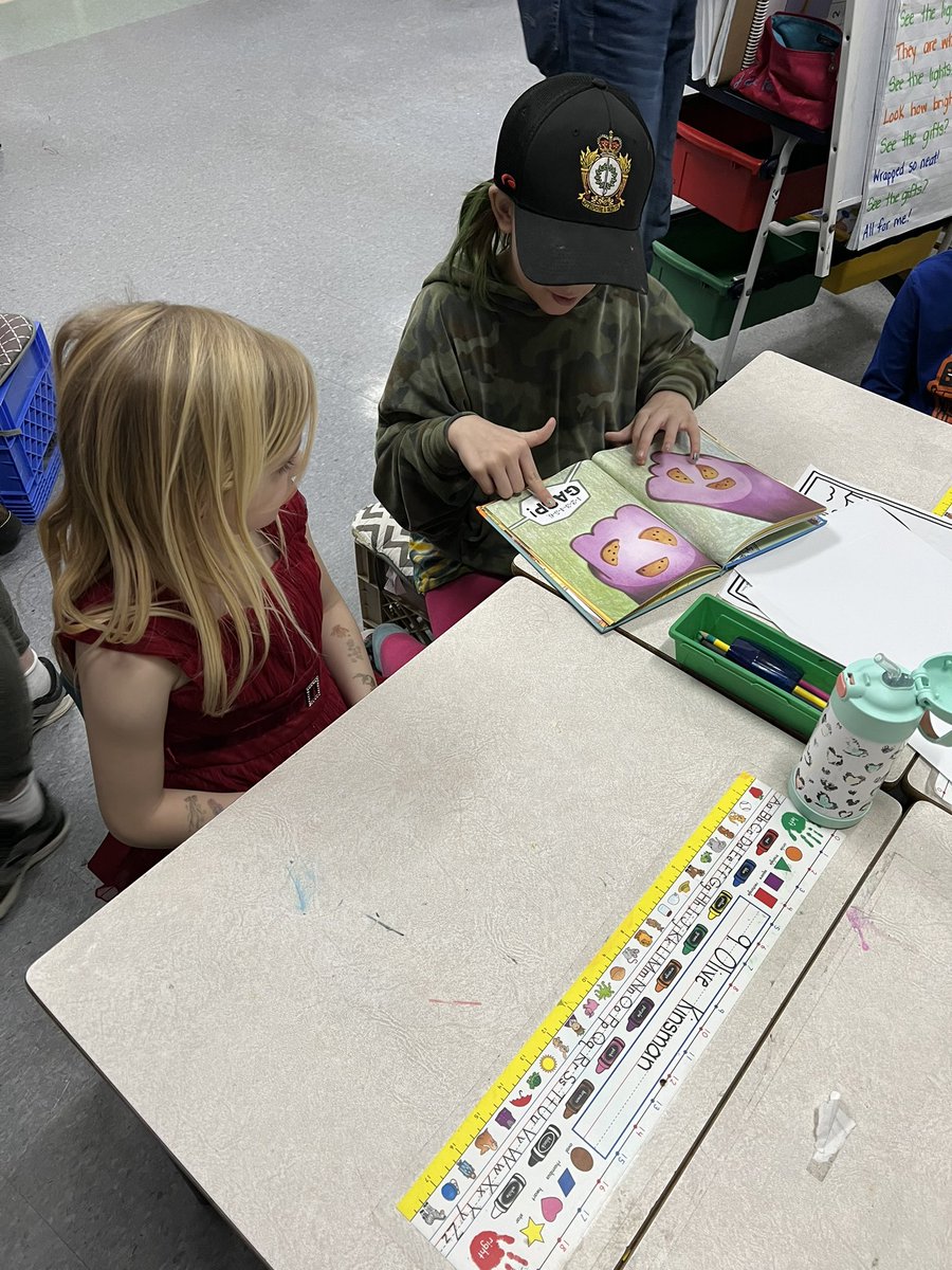 mspearson3's tweet photo. We always have so much fun with our cross-age buddies from P/1 Haverstock. Today, we did some buddy reading. 📔 @MrsHaverstock https://t.co/StzTZ9OhXL