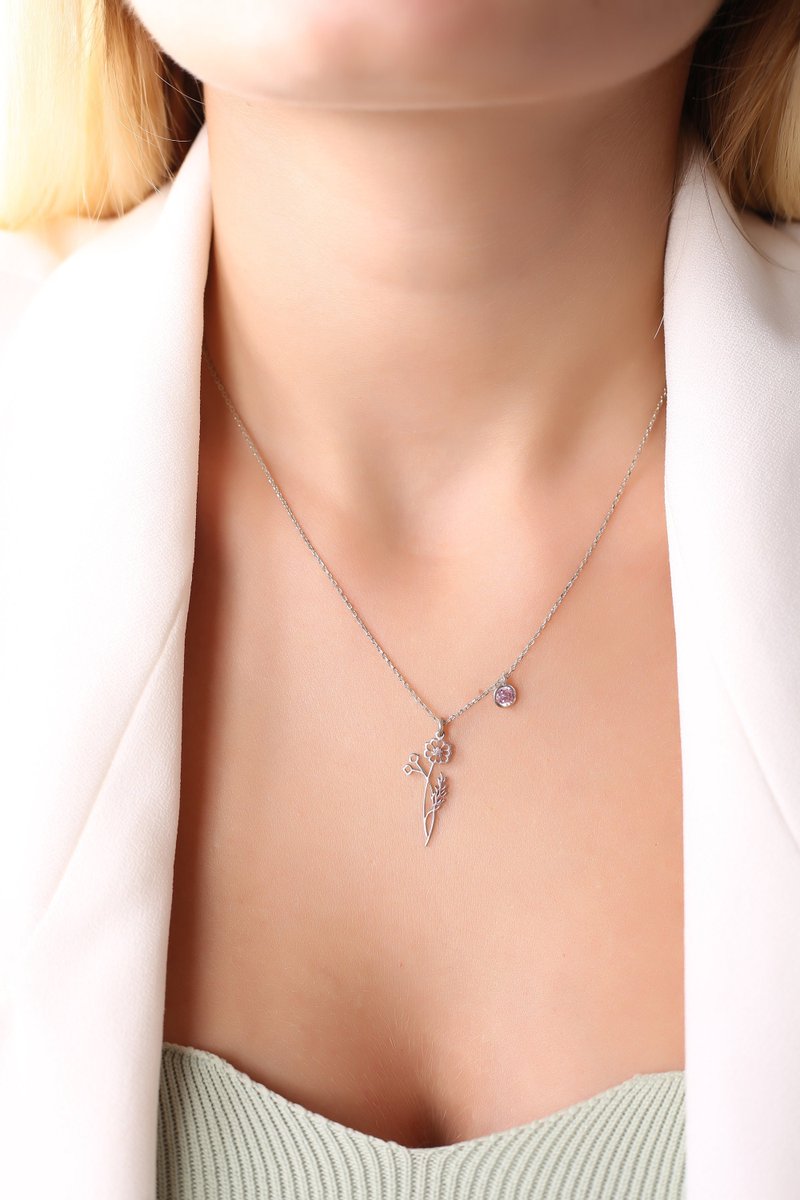 MySilversEN's tweet photo. ★★★★★ "Unique gift 🎁 for my unique sister." Adrienne I. https://t.co/zQUZf6Fp1f #etsy #floral #tourmaline #women #no #stone #minimalist #recycledmetal #birthflowernecklace #bridesmaidsgift https://t.co/ka0aHHIxsb