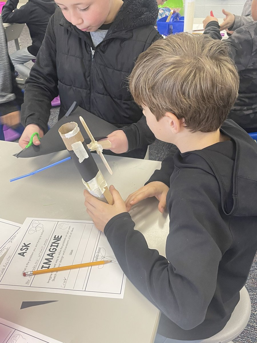 mscherenzia3's tweet image. Build a windmill that will stand on its own ✅ with at least 3 blades ✅ the blades have to be able to move &amp;amp; “generate energy” ✅ I was amazed at the creativity and ingenuity of these students today! @MMPTurtles #CollabLab
