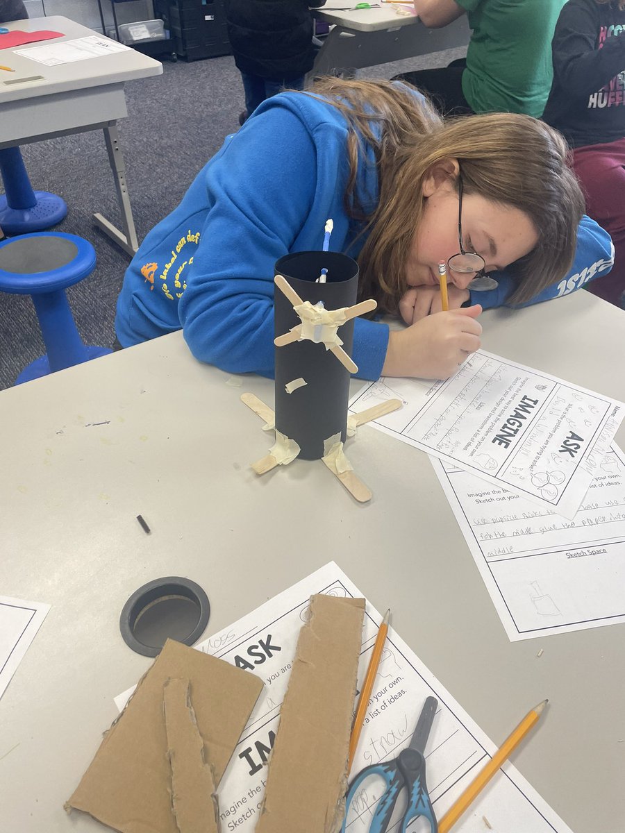 mscherenzia3's tweet image. Build a windmill that will stand on its own ✅ with at least 3 blades ✅ the blades have to be able to move &amp;amp; “generate energy” ✅ I was amazed at the creativity and ingenuity of these students today! @MMPTurtles #CollabLab