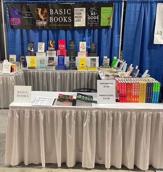 Hello, DC! Come visit us at #AAASmtg in booth 300. The exhibit hall will be open today starting at 4:30 pm EST, 9-5 Friday and Saturday, and 9-4:30 Sunday. Come buy some books! #sciencetwitter