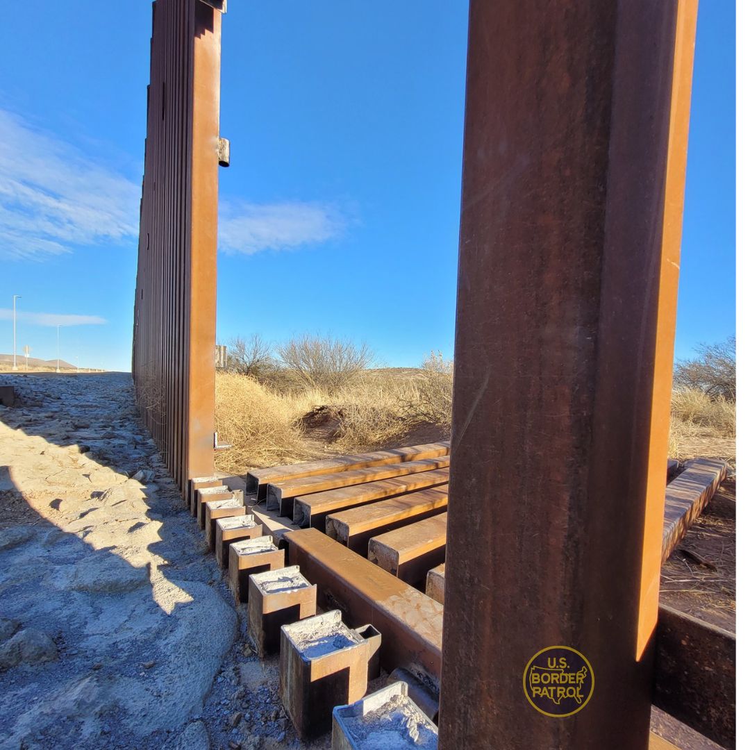USBPChief's tweet photo. You can breach our barrier, but coupled with our technology and agent response, we will get you. 3 smugglers, 3 vehicles, and 54 migrants who didn’t get away!
Great job Douglas Border Patrol Agents!
@USBPChiefTCA https://t.co/vVHh0SJ4tC