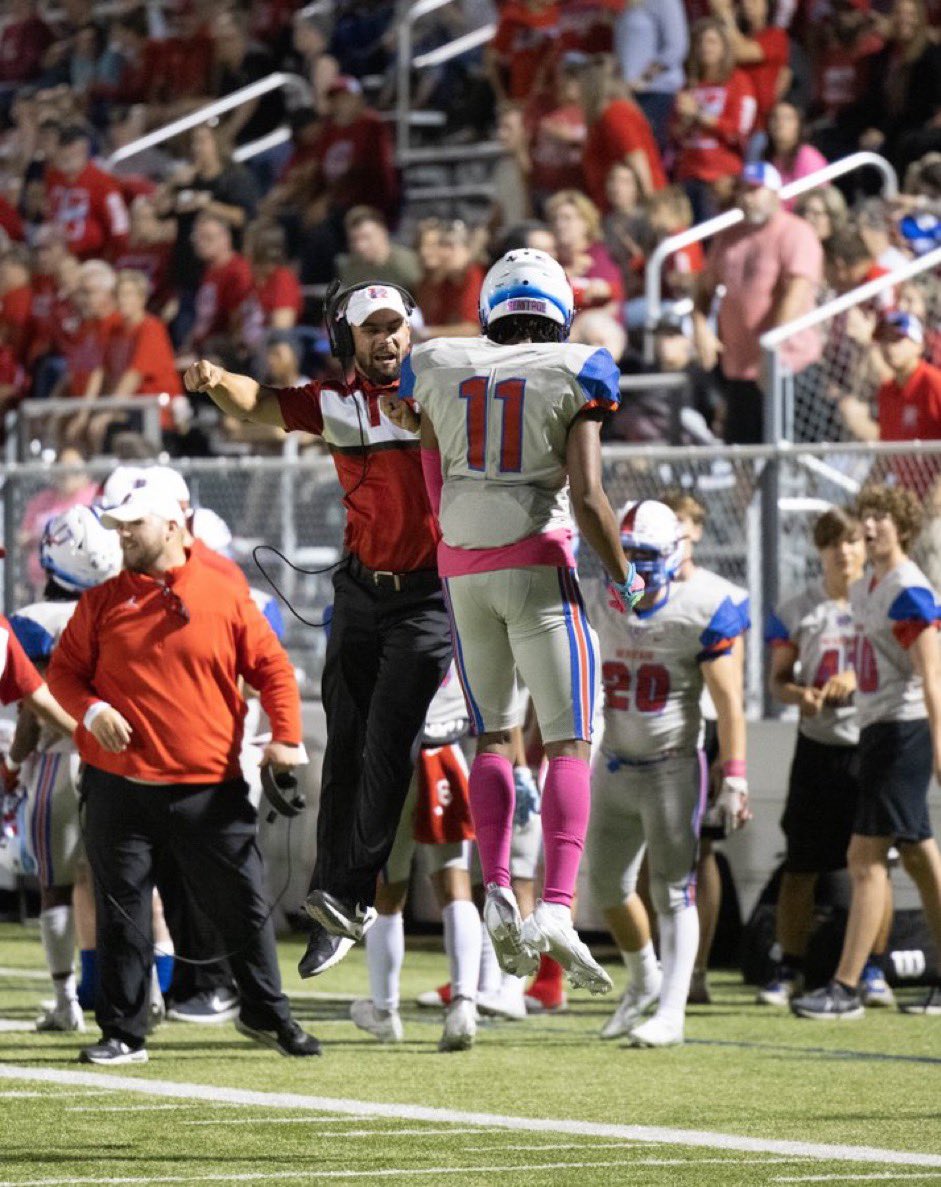 LeviJags's tweet photo. Thank you Coach Sides for being an amazing receiver coach. You always keep everything 💯while having fun. Also congrats on having a kid. #JagComp23 #Trojans https://t.co/XipDIPl5ZY