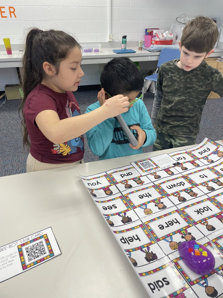 mscherenzia3's tweet image. Today first graders practiced their sight words in the Collab Lab. Using QR codes they were able to scan &amp;amp; hear the word spoken, then use the Code &amp;amp; Go Mice to match the word on their coding mat! @MMPTurtles #CollabLab
