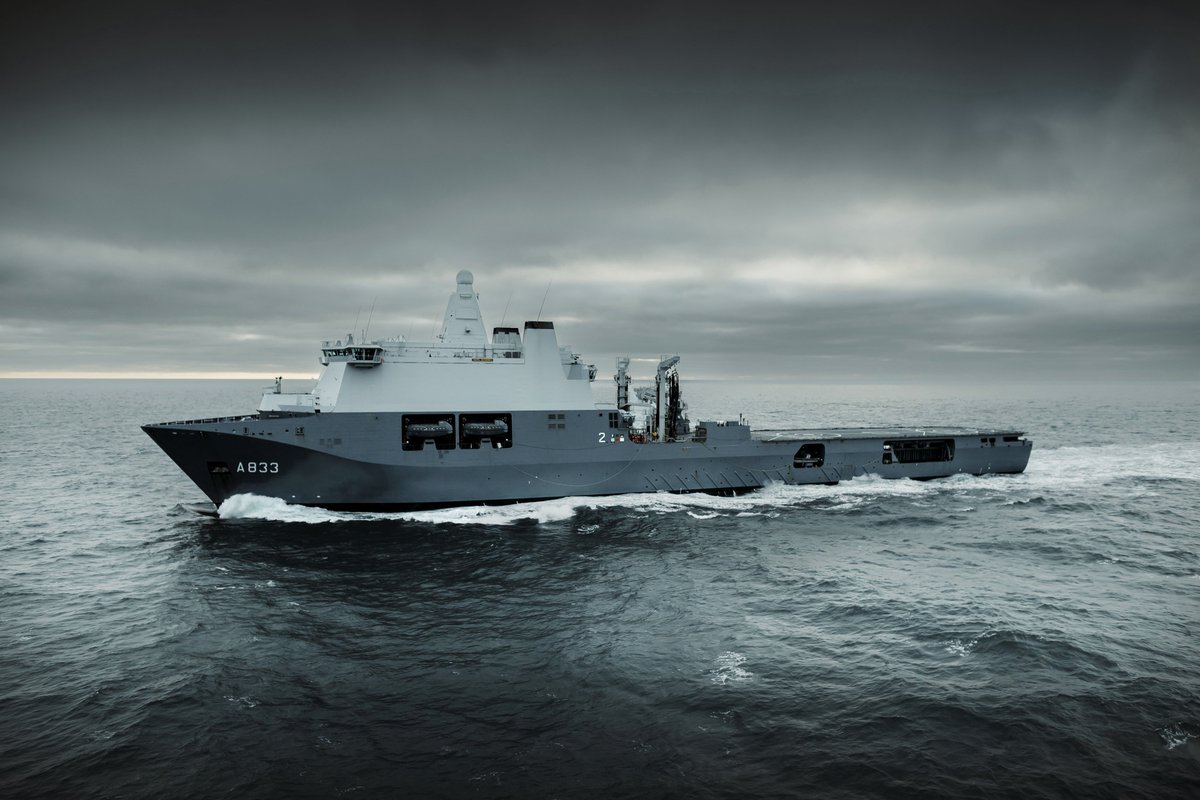 JassNL's tweet photo. Just a nice pic I took of HNLMS Karel doorman 📸 https://t.co/HvGl9Bz4J4