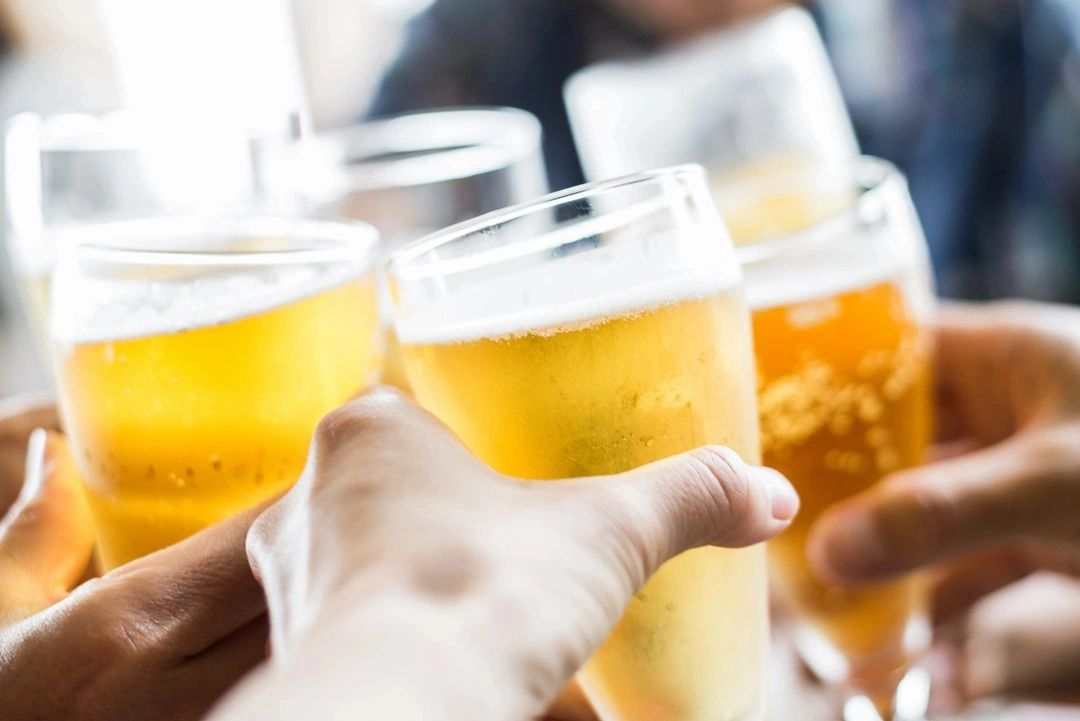 KinchleysTavern's tweet photo. Cold beer and good food -- we've got your weekend plans right here! #KinchleysTavern
#WhatBeer? π€·ββοΈπ€·π€·ββοΈππ»?
#WhatHorse? π€·ββοΈπ€·π€·ββοΈππ?
#Cheers πΊπ»π·πΈπΉπ₯πΎπ₯
#Kinchleys #ThinCrustPizza
#CheckeredTableTops
#RamseyNJ #Pizza https://t.co/PU42YDzuCr