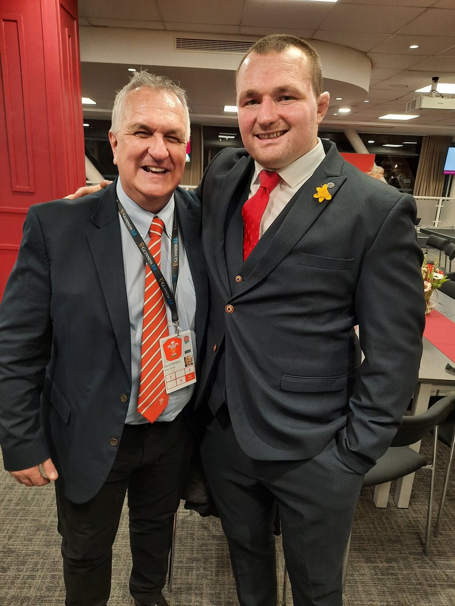 daimogssoapbox's tweet photo. Some nicities from the Wales v England game last Saturday @principalitysta #KenOwens Wales Captain The Sheriff #MathieuReynal French Referee @TheBigfellainc Stadium Security Ops Manager

On a train now West>East just arrived at #TwinTown https://t.co/hSB53hpS8k