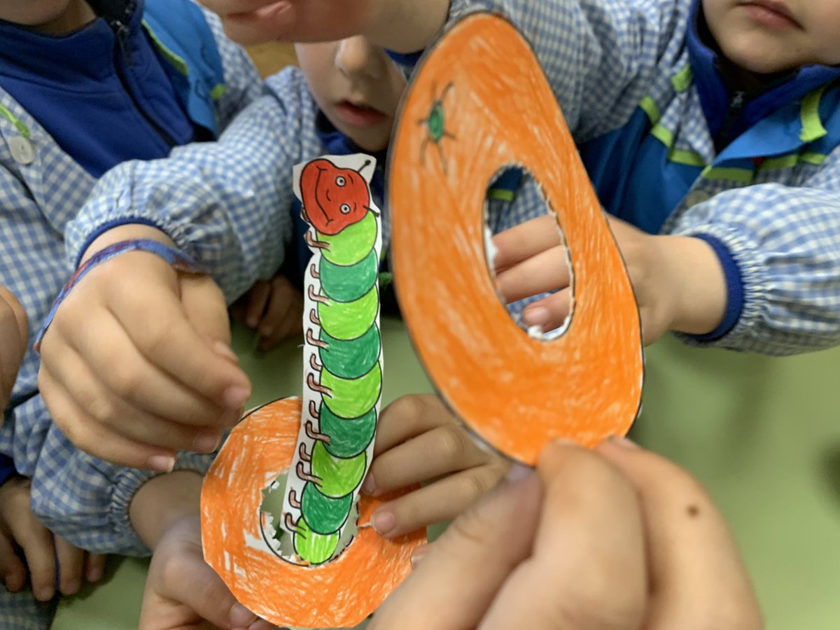 maristasguada's tweet photo. Today we were feeding our own Very Hungry Carterpillar. He was very, very huuuuuuungry 🍎🍐🍊🍉🍓🧀🍰🍭🍩🌭🐛🦋 #storytelling #EnglisIsFun https://t.co/ynYlTGSD3x
