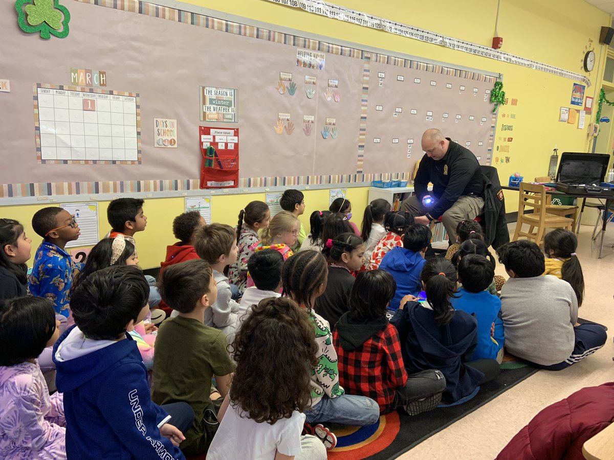 JenMirdala's tweet photo. Thanks to Det. Vella for reading to the first grade today and showing us how to examine fingerprints! 📖🔍@IAES18Chiera https://t.co/TMxcS3BAhk