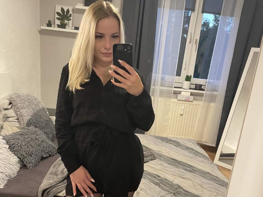 Heute stellen wir euch die 20 Jahre junge Annim von Scout69.com vor! Sie ist noch ganz neu und vielleicht passt es bei euch!? Du kannst jetzt direkt und kostenlos auf ihren Profil mit ihr in Kontakt treten:
Zum Profil von Annim: bit.ly/31YYWDE