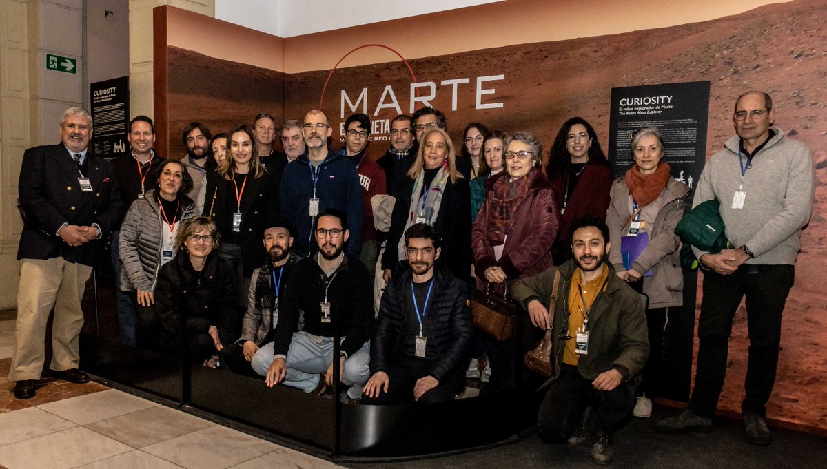 J_MartinezFrias's tweet photo. Foto de grupo, hoy. #Sevilla @microceno https://t.co/WZ9B60ZkZn